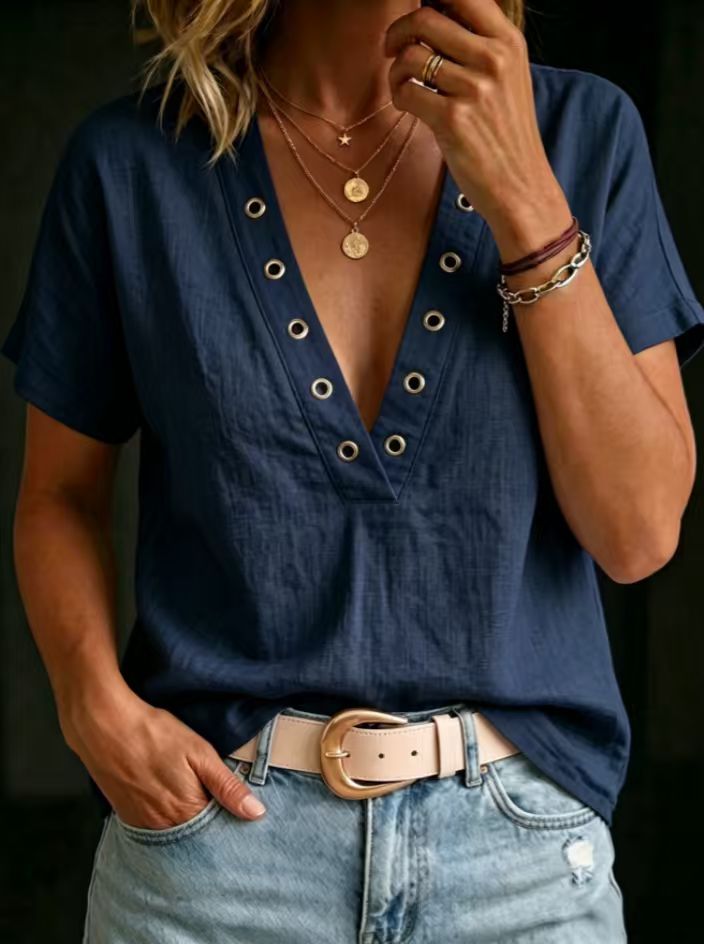 Camicia da donna ampia, casual, con scollo a V, maniche corte e tinta unita.