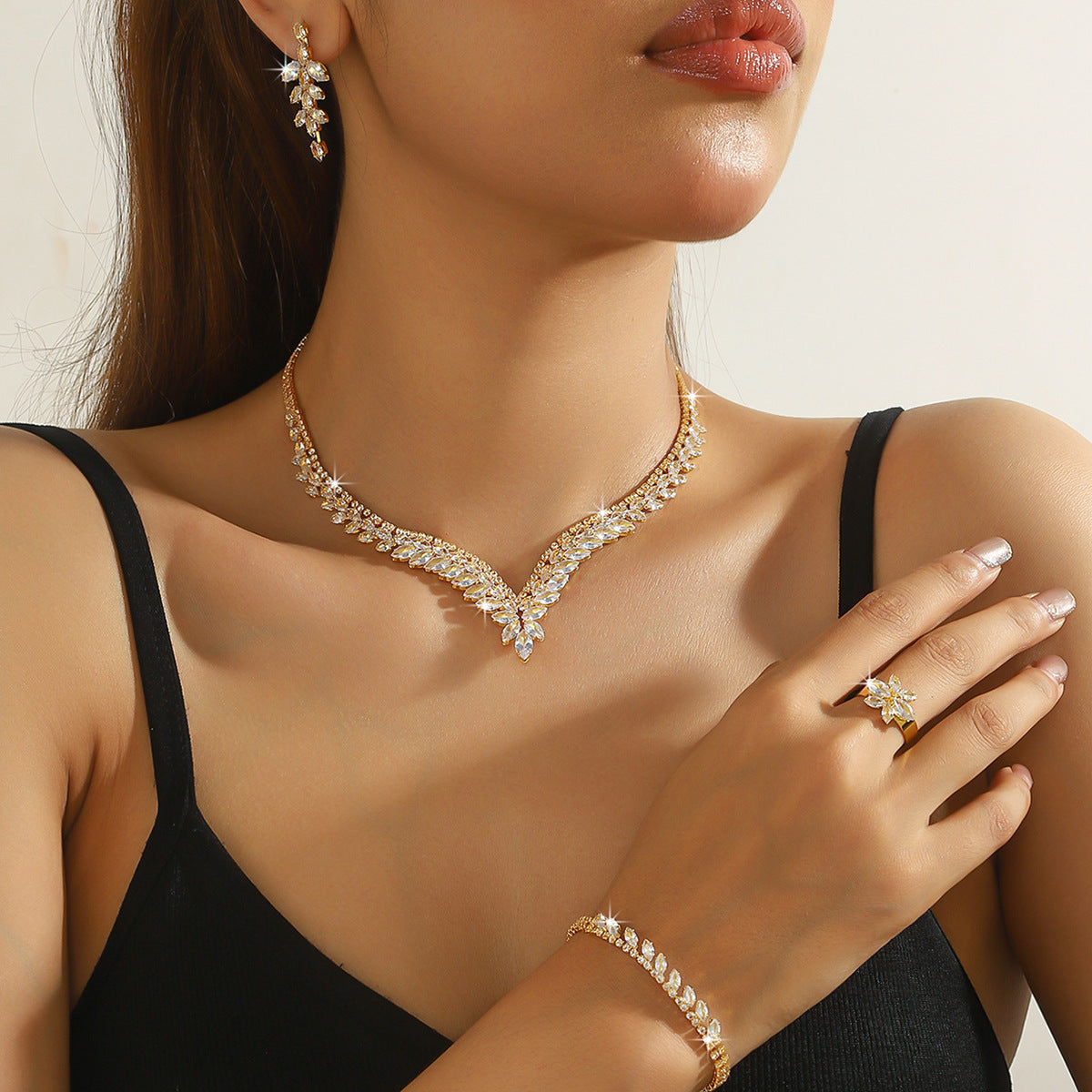 Collana da donna creativa di alta gamma con cristalli e zirconi