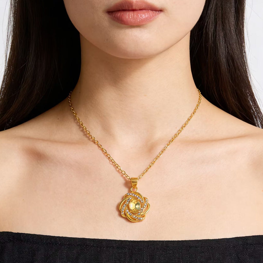 Collana girocollo di lusso con zirconi blu, design unico e raffinato.