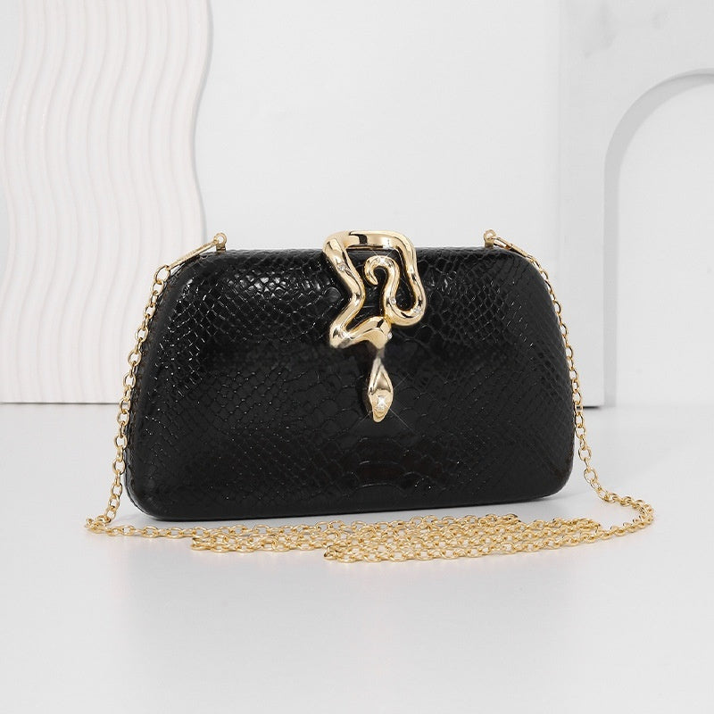 Elegante borsa da sera da donna con stampa pitonata, dal sofisticato tocco europeo-americano.
