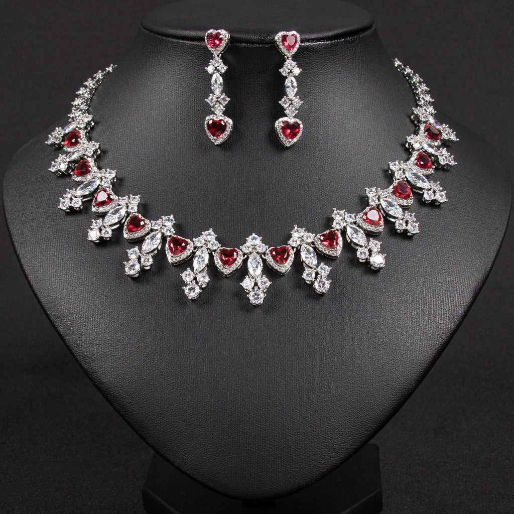 Collana e orecchini alla moda, personalizzati e creativi per donna
