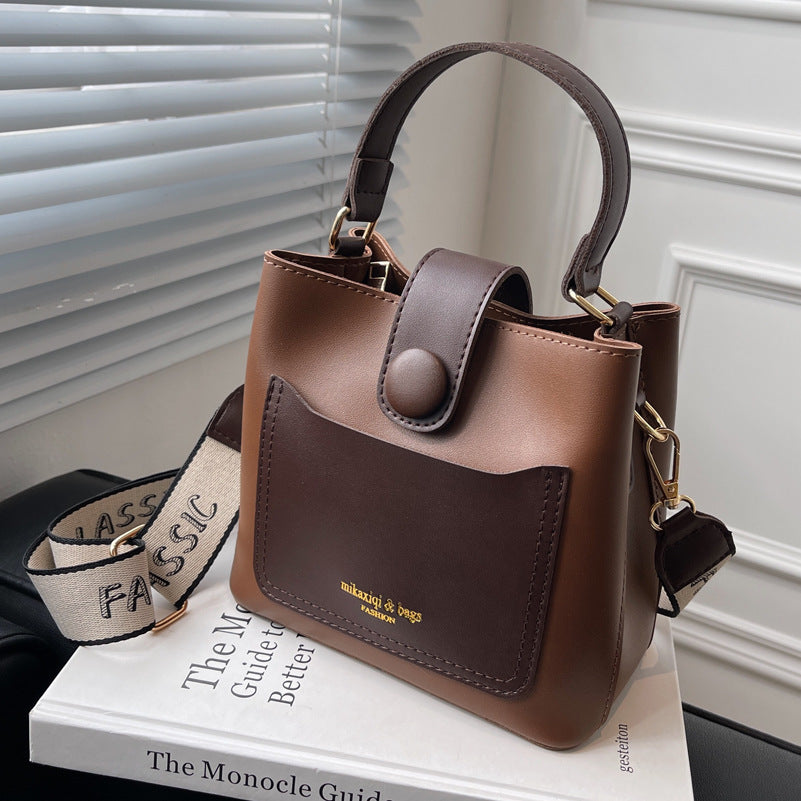 Borsa a tracolla da donna alla moda per la primavera, versatile e adatta a tutti gli abbinamenti