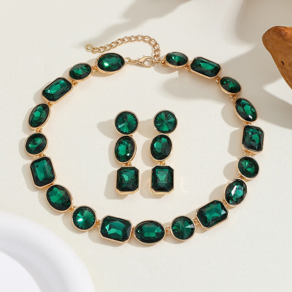Set Collana e orecchini da donna in stile antico con splendide gemme colorate e cristalli lucenti