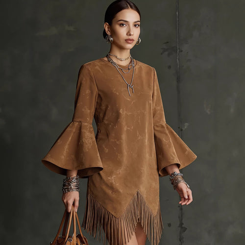 Abito da donna ampio e alla moda con maniche svasate e nappine