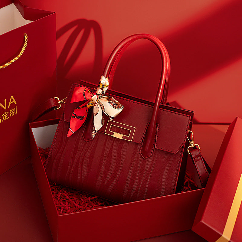 Borsa  rossa di alta qualità ricamata