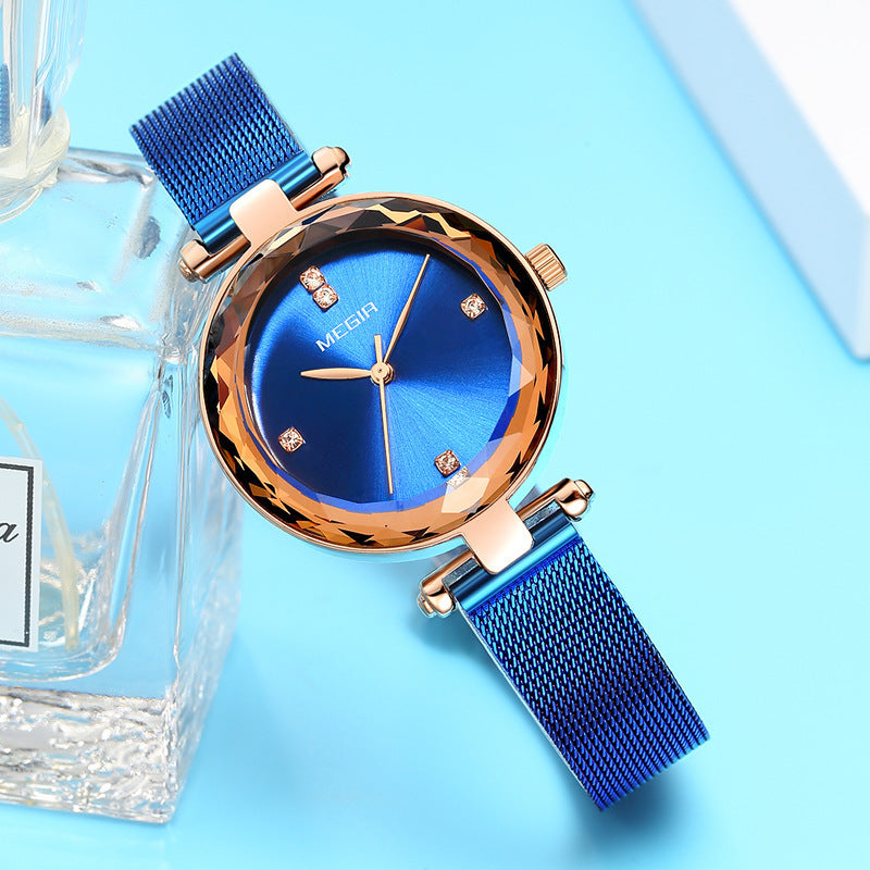 Elegante orologio da donna al quarzo con movimento importato e quadrante a specchio, cinturino in acciaio e dettagli in diamanti.