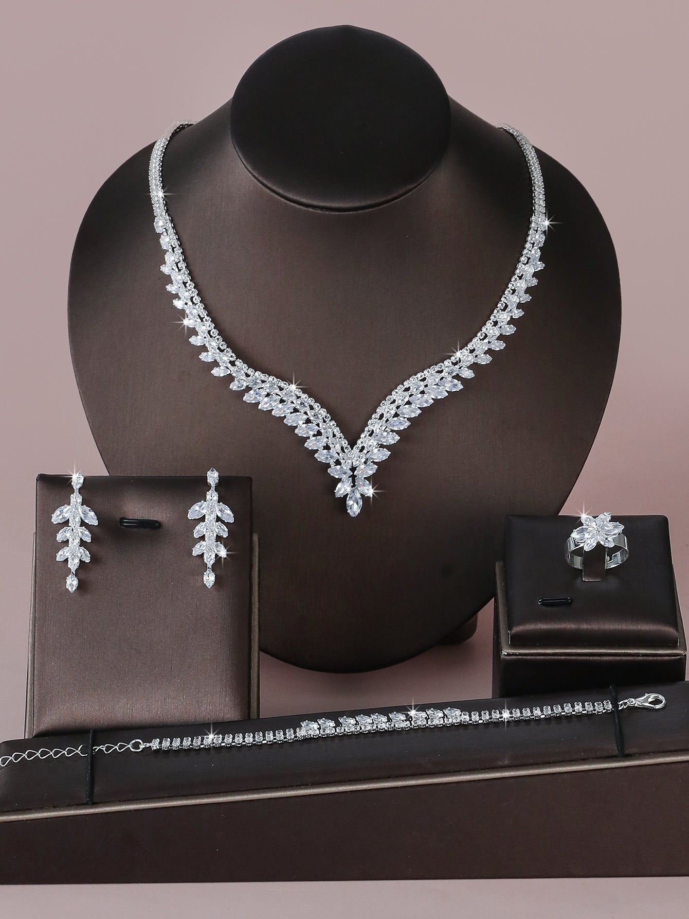 Collana da donna creativa di alta gamma con cristalli e zirconi