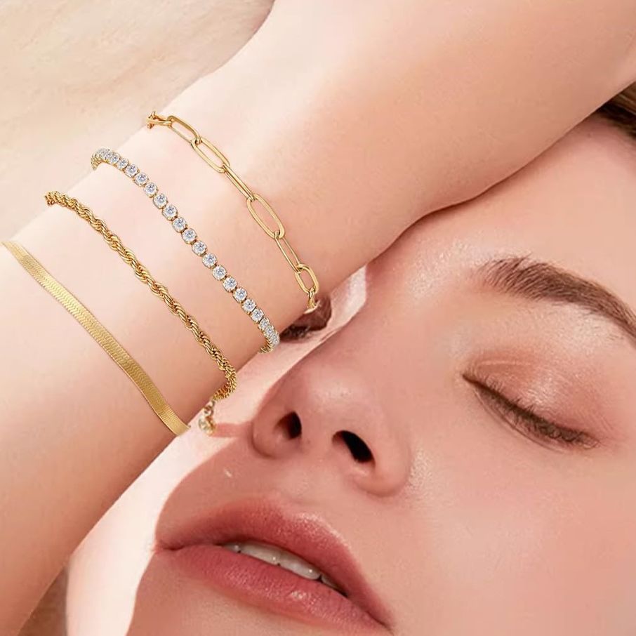 Set di catene cubane in stile europeo e americano, bracciale da donna in acciaio inossidabile con motivo a graffetta