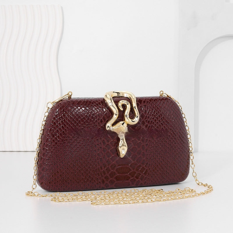 Elegante borsa da sera da donna con stampa pitonata, dal sofisticato tocco europeo-americano.