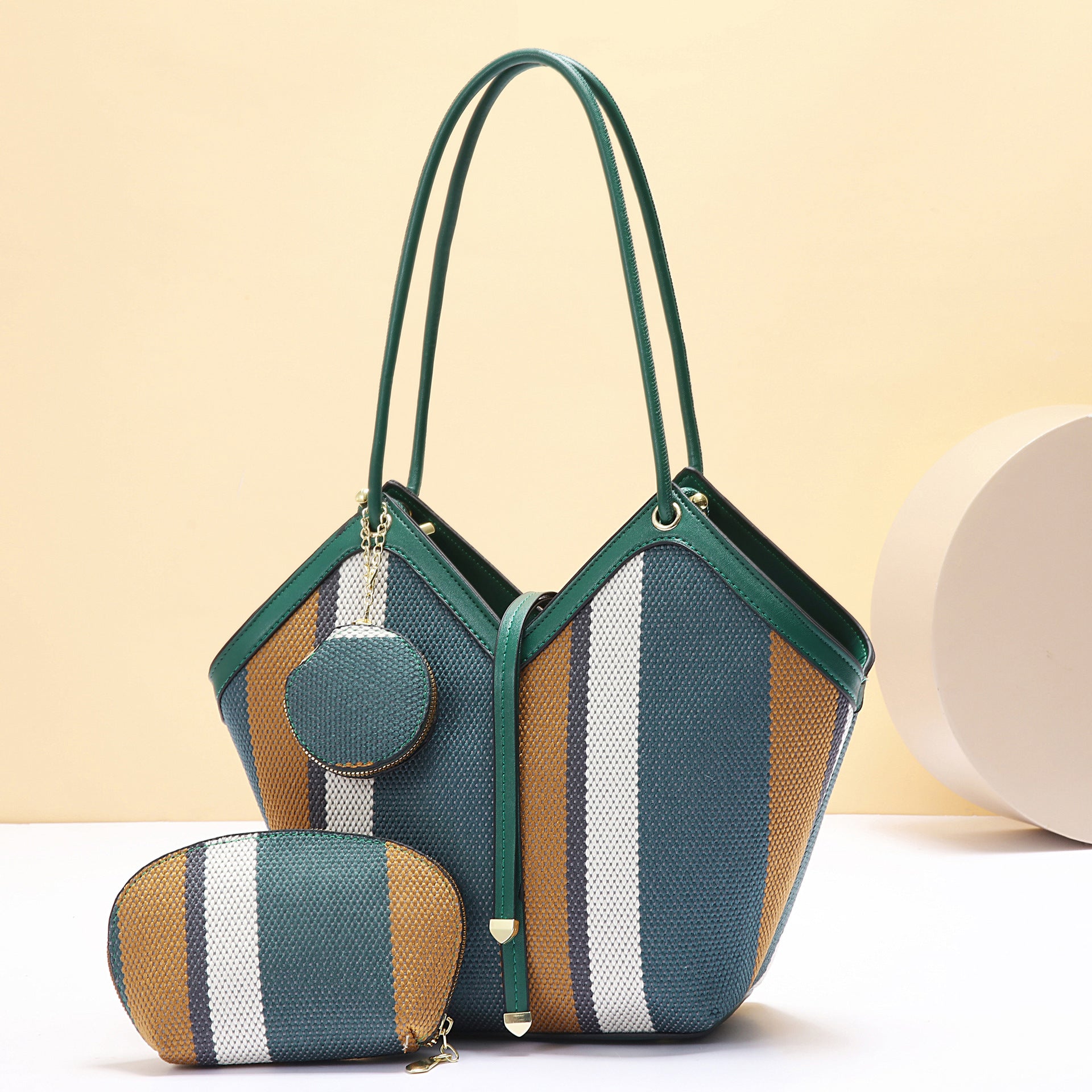 Elegante borsa tote capiente con un design di tendenza in blocchi di colore