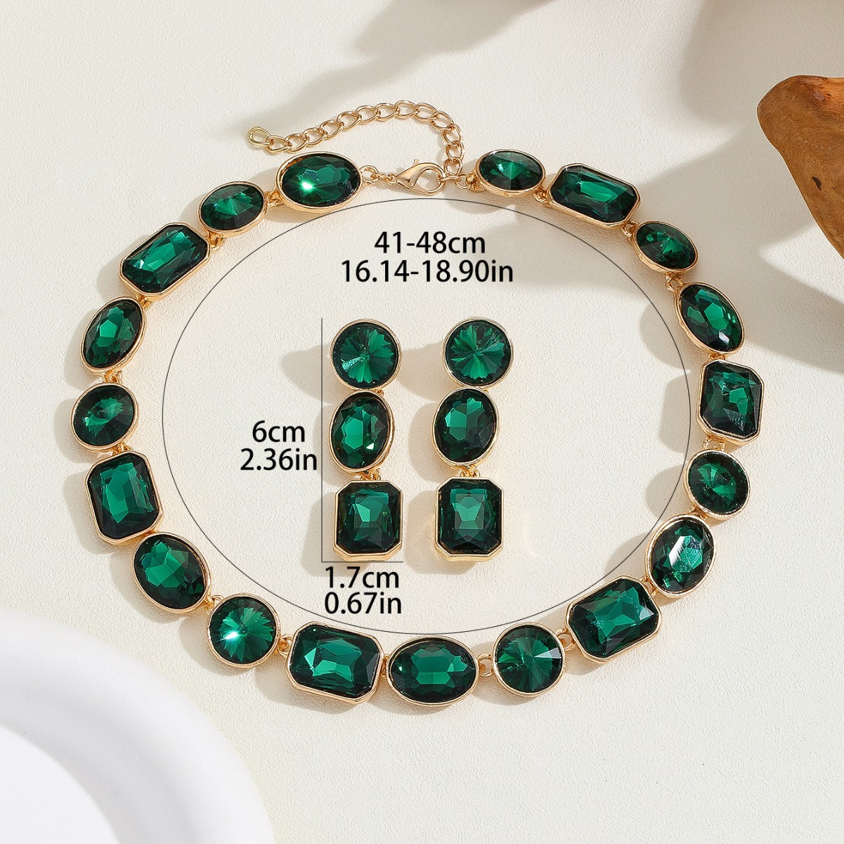 Set Collana e orecchini da donna in stile antico con splendide gemme colorate e cristalli lucenti
