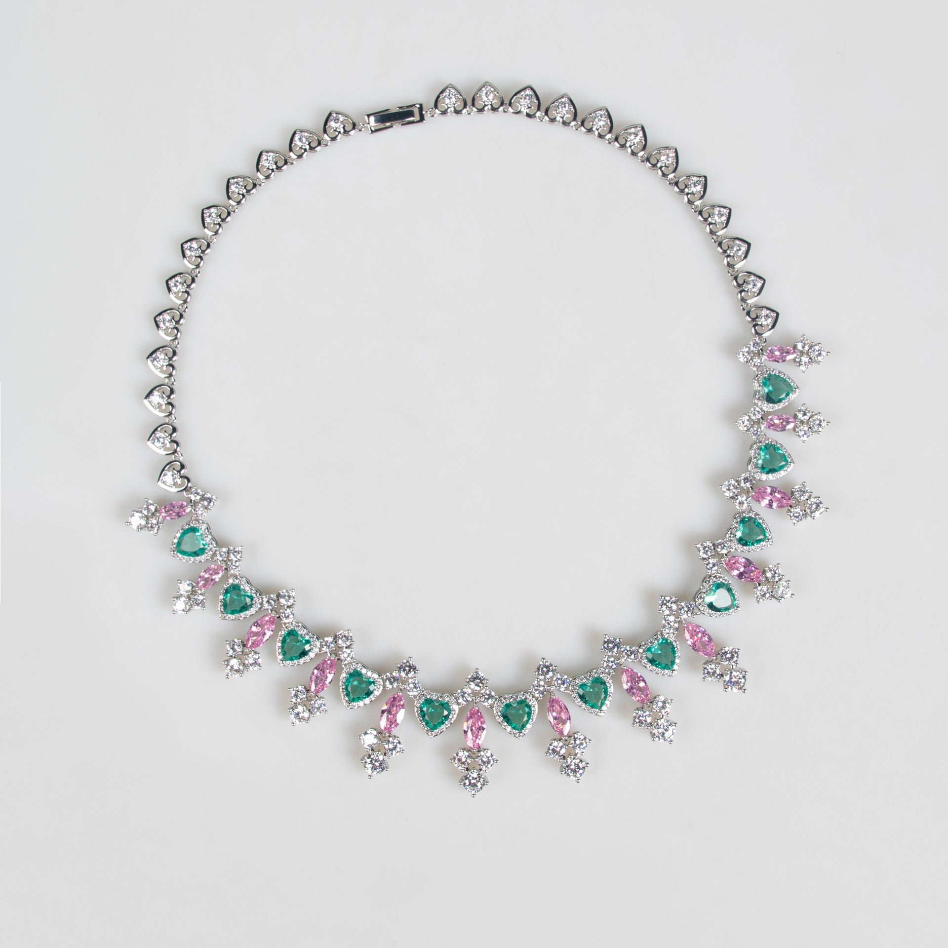 Collana e orecchini alla moda, personalizzati e creativi per donna