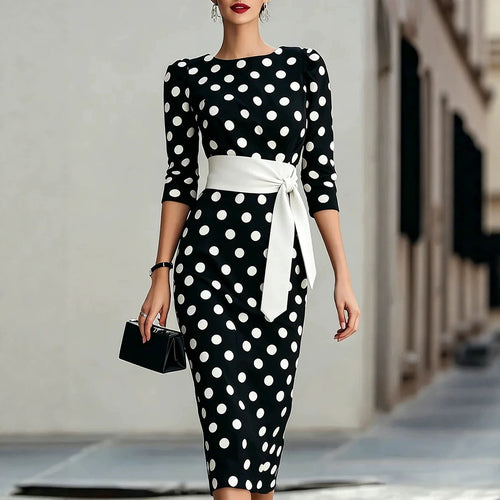 Abito elegante aderente in vita, blu navy a pois in stile retrò, con cintura.