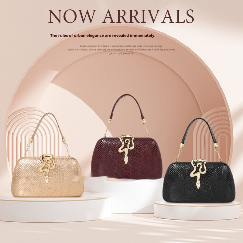 Elegante borsa da sera da donna con stampa pitonata, dal sofisticato tocco europeo-americano.