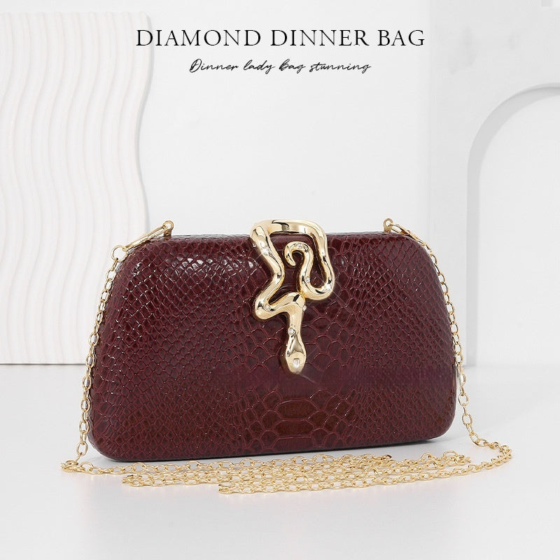 Elegante borsa da sera da donna con stampa pitonata, dal sofisticato tocco europeo-americano.